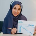 muslim lady using laptop talk to colleagues in vid 9ybz8e8